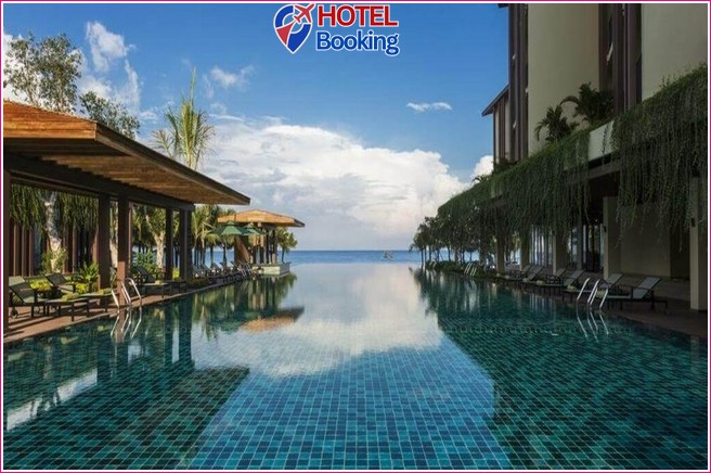 Bể bơi vô cực view biển tại Dusit Princess Moonrise Beach Resort Phú Quốc